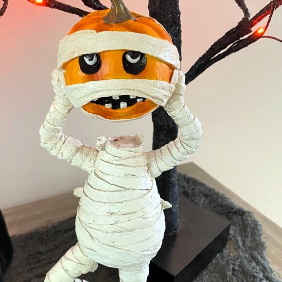 🎃 Halloween Mummy Pumpkin Figurine – Seasonal Decor - Picture 4 of 5